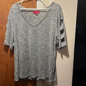 Grey Jennifer Lopez XXL top with cut outs on short sleeves. Details on V neck